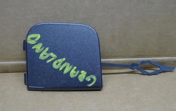Opel Grandland X Front tow hook cap/cover Y00033977