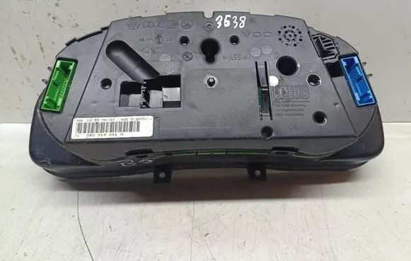 Volkswagen PASSAT B5 Speedometer (instrument cluster) 3B0919881N 110008794