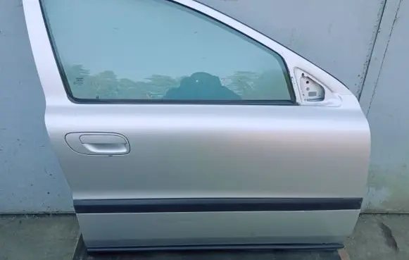 Volvo V70 Front door