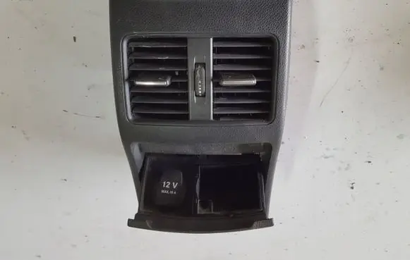 Rear air vent grill