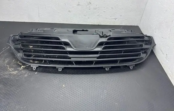 Opel Vivaro Front grill 623108673R