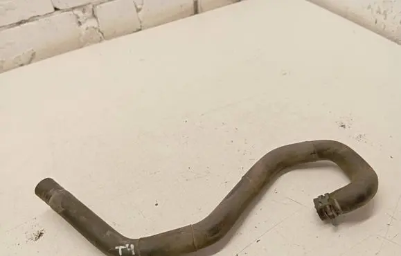 Engine coolant pipe/hose
