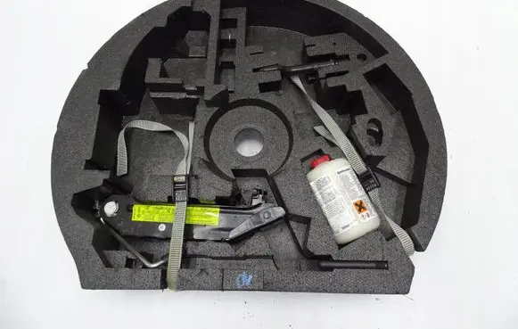 Audi A3 S3 8P Tool set 14843355902