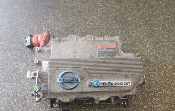 Voltage converter inverter