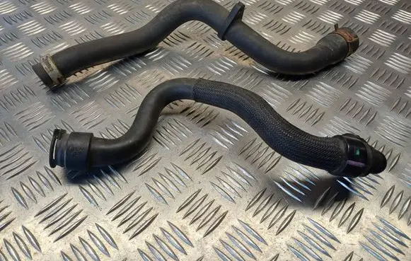 Engine coolant pipe/hose