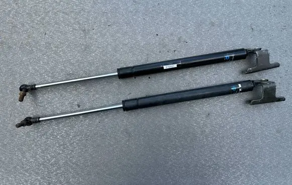 Nissan Terrano Tailgate strut 9046041G00 9046141G00