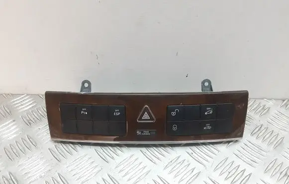 Mercedes-Benz C W203 Central console control unit 2038700151