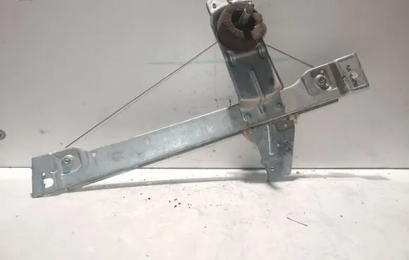 Rear door manual window regulator