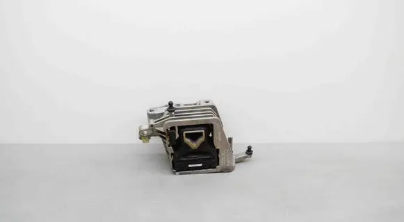 BMW 1 F40 Engine mount bracket 8835564