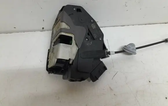 Volvo V60 Front door lock 31301737