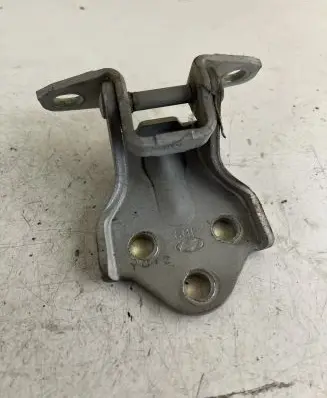 Hyundai Santa Fe Front door lower hinge 