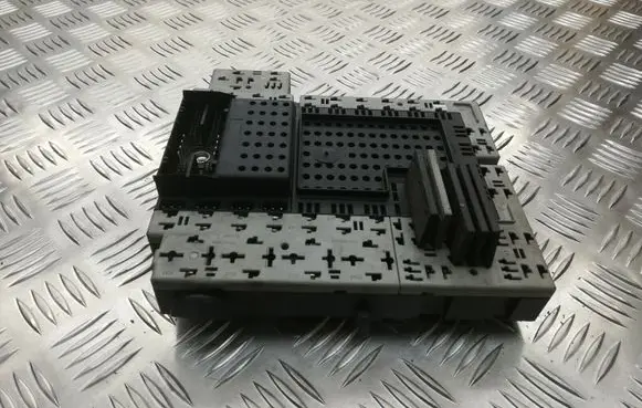 Volvo XC90 Fuse module 08696098 08679899
