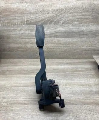 Opel Corsa C Accelerator throttle pedal 9129423 6PV008110
