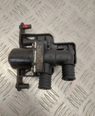 BMW 5 E60 E61 Coolant heater control valve 6920226 050823