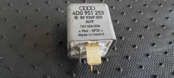 Volkswagen PASSAT B5.5 Other relay 4D0951253 899309000