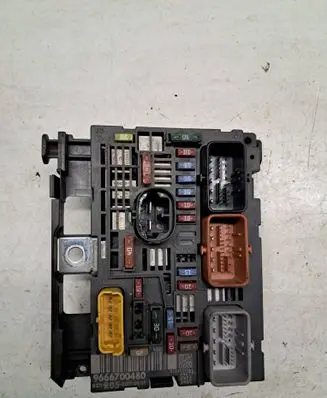 Peugeot 308cc Fuse module 9666700480
