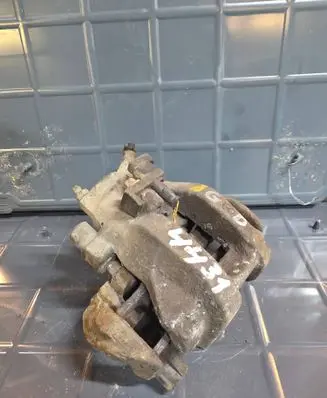 Mercedes-Benz E W211 Rear brake caliper A2205453028