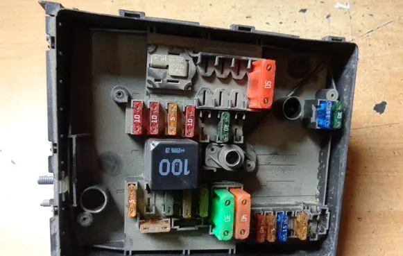 Volkswagen Caddy Fuse module 1K0937125C