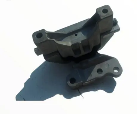 Mitsubishi Outlander Engine mount bracket