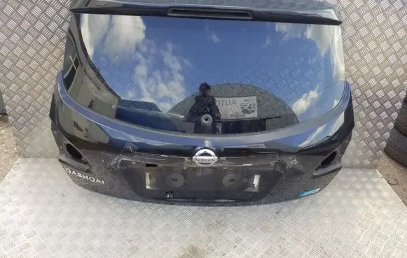 Nissan Qashqai Rear windscreen/windshield window 