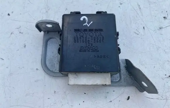 Toyota Avensis T220 Door control unit/module 8597020010