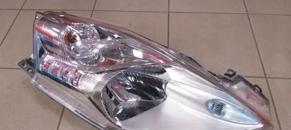 Nissan Leaf I (ZE0) Headlight/headlamp
