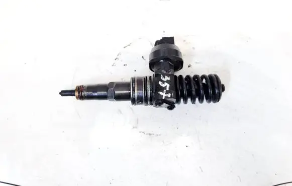 Skoda Octavia Mk2 (1Z) Fuel injector 038130073
