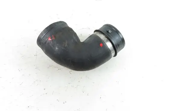 Volkswagen PASSAT B6 Intercooler hose/pipe 