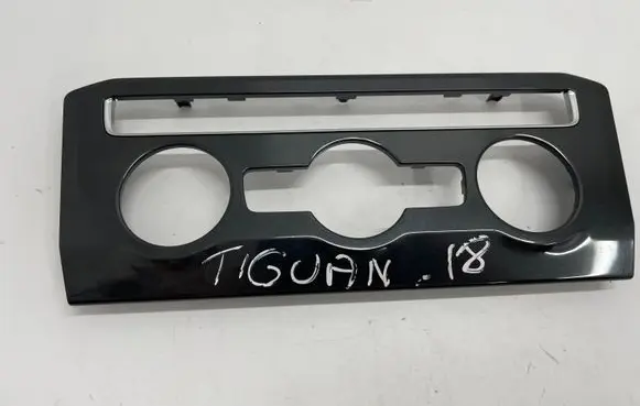 Volkswagen Tiguan Climate control/heater control trim 5NC820073A