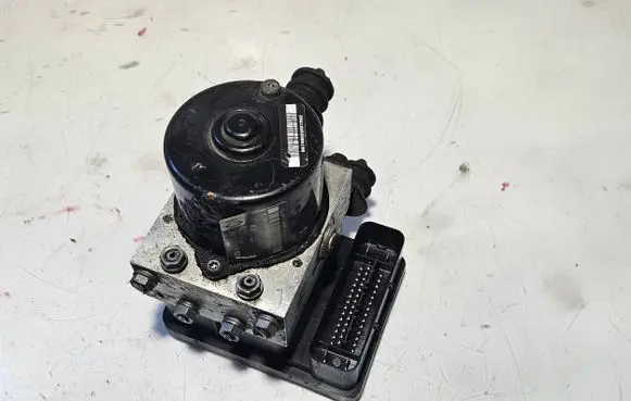 Volkswagen Golf V ABS Pump 1K0907379AC 1K0614517AE