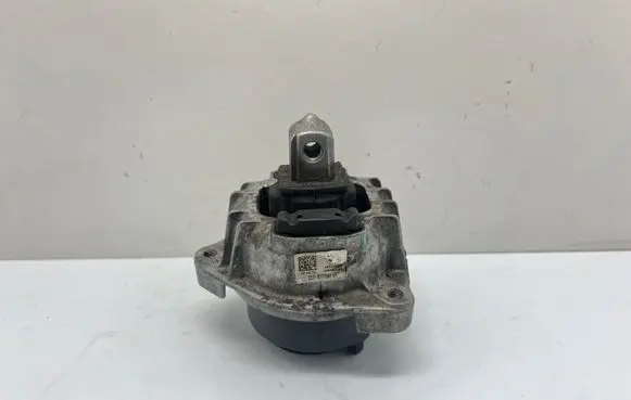 Engine mount bracket