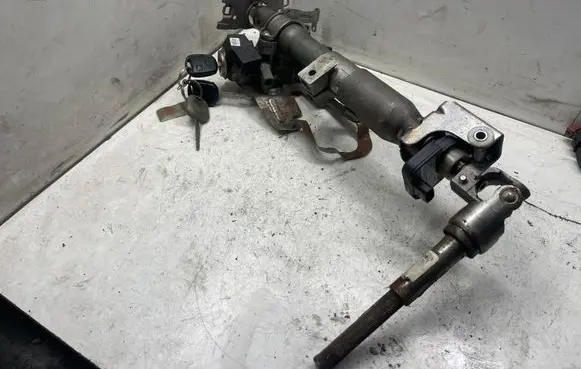 Toyota Avensis T250 Steering rack 736661A