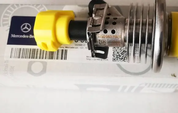 Mercedes-Benz E W211 AdBlue injector 04440210241 04440210242 A1644900513