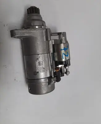 Volkswagen Golf VII Starter motor 02M911024B