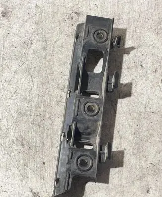 Volkswagen PASSAT B6 Front bumper mounting bracket 3C0807183