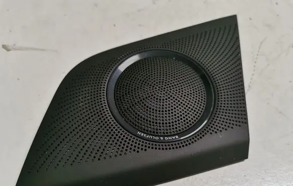 Side speaker trim/cover