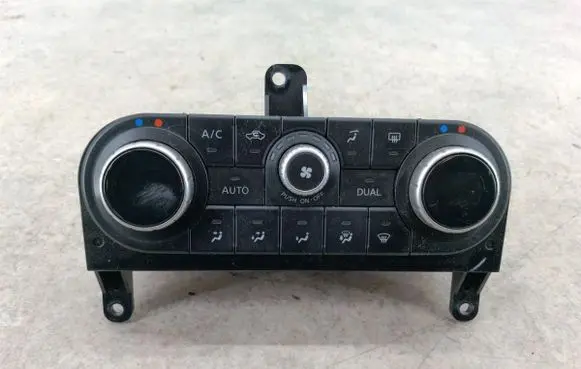 Nissan Qashqai Climate control/heater control trim 27500BR47A