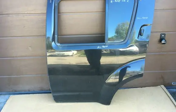 Nissan Pathfinder R51 Rear door