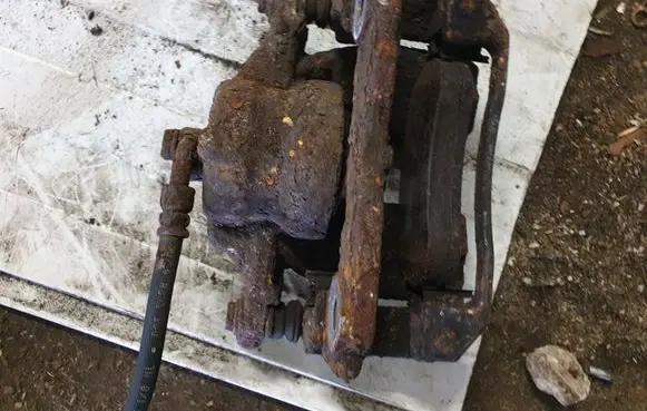 Honda CR-V Front brake caliper NOCODE
