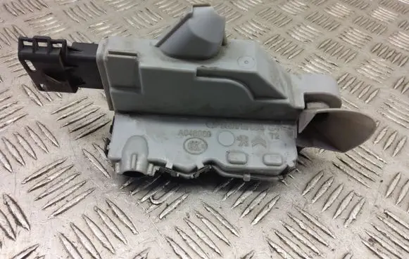 Opel Grandland X Front door lock 16943120