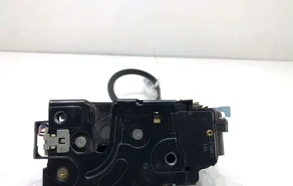 Volkswagen Touran I Front door lock 3D1837016
