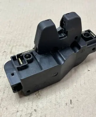 Citroen C4 I Tailgate lock latch 871982