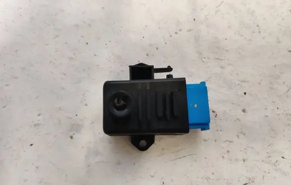 Volkswagen Transporter - Caravelle T5 Seat heating relay 5K0959772A