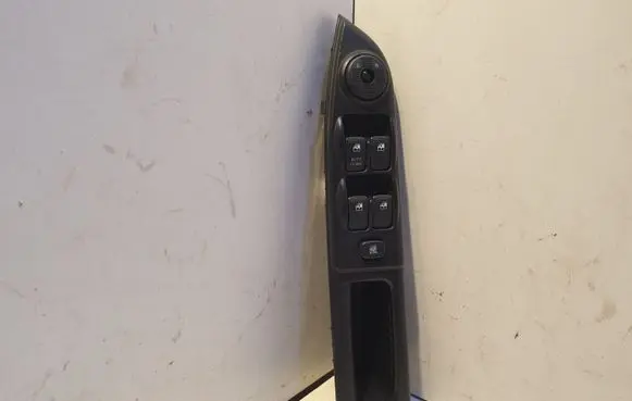Hyundai Getz Electric window control switch 935701C110
