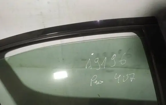 Peugeot 407 Rear door window glass as2