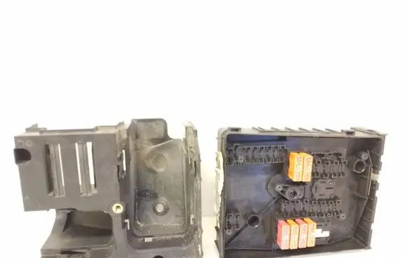 Volkswagen Touran I Fuse module 1K0937125 1B110705 017181301