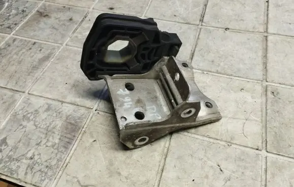 BMW 7 F01 F02 F03 F04 Radiator mount bracket 718651408 74314910