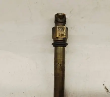Mercedes-Benz E W124 Fuel injector 0000785823 0437502054 A0000785823