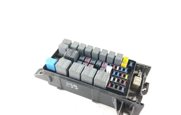 KIA Sorento Fuse module 911603E030 10030404007 8E0300304140591