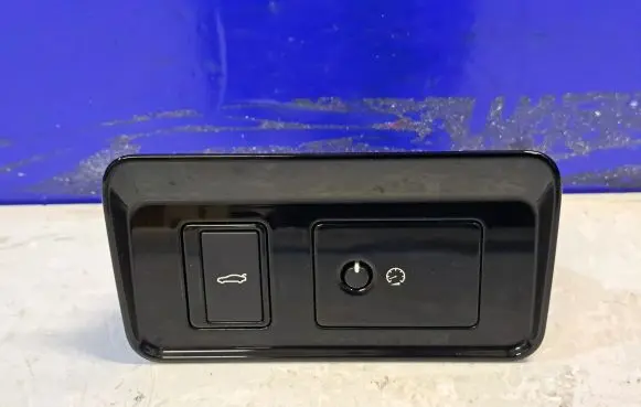 Jaguar XE Tailgate/boot open switch button GX7311654BC